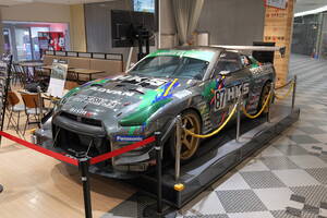 HKS、NEOPASA清水でタイムアタック仕様の特別な『R35 GT-R』展示　2026年2月末まで