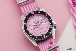 ピンクのダイヤルに視線集中――セイコー 5スポーツ「ピンクパンサー」コラボモデルは記念すべきアニメ第1作の物語を完全再現！