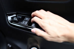 ドアロックがあおり運転や不審者から身を守る！ 時代とともに変化したロック機能への意識