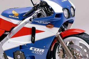 80年代“レーサーレプリカ”ブームをけん引！ 中型スーパースポーツの概念を刷新したホンダ「CBR400RR」ってどんなバイク？【昭和の名車】