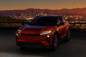 トヨタが新型「C-HR」を発表。人気コンパクトSUVはBEV（バッテリー式電気自動車）で2026年に米国で発売へ【新車ニュース】