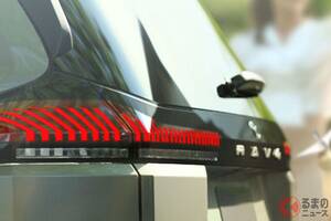 トヨタ「新型RAV4」初公開！ 最新サメ顔＆カクカクデザイン採用!? 「大人気SUV」7年ぶりの全面刷新！ 発表秒読みの「6代目」ティザー画像が公開