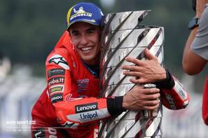 マルク・マルケスが悲願の王座奪還。バニャイアが2年連続優勝、ミルは4年ぶりの表彰台／第17戦日本GP決勝