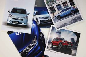 紙の自動車カタログはもう終わり？スペックや価格などの情報を得るだけならWEB版で十分だけど……【Key’s note】