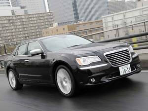 【10年ひと昔の新車】クライスラー 300のマッチョなアメリカンサルーンぶりは健在だった