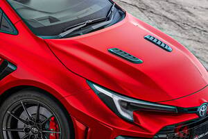トヨタ新「“5人乗り”スポーツカー」発表！ 1.6リッターで「300馬力」超え＆全長4.4m級の「ちょうどいいサイズ」採用！ 走行性能強化の「GRカローラ」が販売店でも話題に