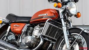 スズキGT750「水牛」はなぜ欧米で人気？世界初の”全水冷”ナナハンが今も愛される理由