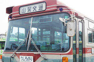 「鼻血が出るほど興奮する希少車両」が奇跡的に残ったワケ レア車両揃うバス営業所の“二大看板”に乗る方法を聞いた