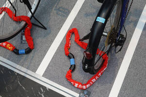放置自転車は「勝手にロックしちゃう」 まさに実力行使のサービスがアピール強化 え、クルマも!?