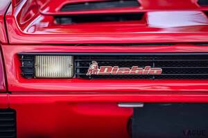 “真っ赤なボディ”が目を引く！ 「カウンタック」後続車となる33年前のランボルギーニ「ディアブロ」がオークションに登場 ネットに寄せられる反響とは