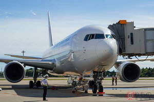 二つ名は「ドッカン上がり」 JALの”ハイパワー旅客機”が「本気の離着陸」したら…その機内の様子は「これマジで旅客機か!?」
