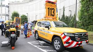 なぜ高速道路で黄色いパトロールカーが走っているのか？ 特殊車両のひみつ。【川辺謙一の「道路の科学」Vol.12】