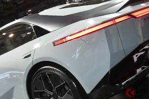 トヨタ新「流麗セダン」世界初公開！ 斬新デザイン＆“一文字ライト”が目を惹く！ 400馬力級の「GR」の登場か!? “2026年に発売”も期待の新型「カローラ」を示唆するモデルとは？