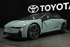 カローラも変わる必要がある！　「スポーティでカッコいい」を形にしたデザイン担当を直撃取材【ジャパンモビリティショー2025】