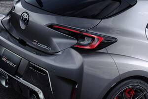 トヨタ「“新”5人乗りスポーツカー」発売！ 1.6リッターで300馬力超×全長4.4mの“イイ感じ”のサイズ採用！ 最新「GRカローラ」何が変わった？