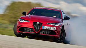 アルファロメオも駆動システムの戦略を転換！アルファロメオ ジュリアとステルヴィオはこれからも内燃エンジンモデルとして生き続ける！