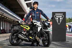 Moto2チャンピオンに輝いた小椋藍、日本人初となる『トライアンフトリプルトロフィー』を受賞