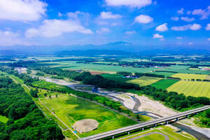 「日高横断道路」は、なぜ幻の道となったのか？ およそ半世紀越しの計画を凍結した理由。 【いま気になる道路計画】