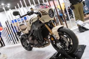 ヤマハの新型「XSR900」はカスタムが楽しい！ 日本限定カラーがカッコ良すぎる！【東京モーターサイクルショー2025】