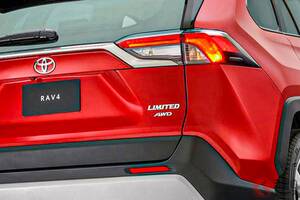 【メキシコ】約418万円！ トヨタ新「RAV4」発表！ タフ顔がカッコイイ「大人気モデル」の進化に反響多数！ 200馬力超えハイブリッドも用意の「新モデル」登場し話題に