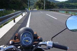 違反じゃないの？ ミラーが片方しか付いていないバイクで公道を走行する行為