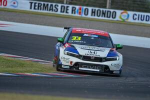 ホンダ陣営のピケJr.がポール奪取も、王者のプジョーと復調リンク＆コーが勝負を制す／TCR南米第4戦