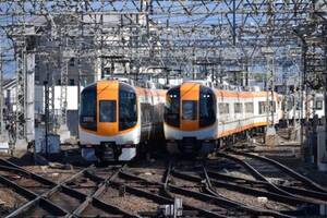 踏切だらけ「近鉄最大のジャンクション駅」の“現実的な高架化プラン”県が発表 40年計画を20年に 停滞する議論を動かせるか？