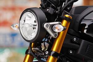 レトロデザインが人気の原付二種！ ヤマハ「XSR125」に新色登場 販売店に寄せられる反響とは