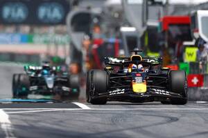体当たりフェルスタッペン、反省と変化を促すために『失格』にすべきだった？　元F1レーサー・ハーバートから厳しい声