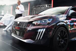プジョー伝説のホットハッチ「GTi」の次世代モデルを国内初披露！ 名車205GTiに携わったエンジニアが開発中の「E-208GTi」とは？ 気になる日本導入は？