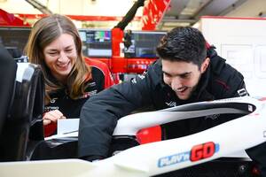 3度の飯よりF1。オコンが明かす史上初の女性レースエンジニアとの二人三脚「仕事に夢中でご飯を食べてない時もある」