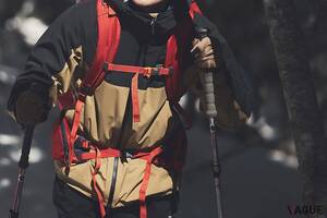 “優れた防水透湿機能”を発揮！ 岩場や木の枝からのダメージにも強い“耐久性とストレッチ性”を両立したカリマー発「防水シェルジャケット」の魅力とは？