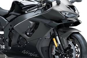 “巨大な羽”を備えた新型「Ninja ZX-10R」 公道仕様に先駆けレース専用モデル発売 価格は209万円