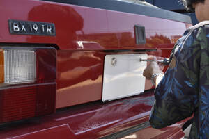 自分でやったら……１週間分の昼飯代浮くじゃん！　若手編集部員が買ったクルマの名義変更に挑戦してみた