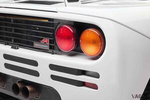 「マジか！」ブルネイ王室に納車された31年前の“3人乗りスーパーカー”が約39億円で落札 特別な「白いマクラーレンF1」とは