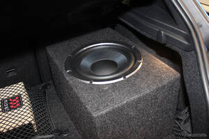 「単体サブウーファー」はタイプがいろいろ。選ぶべきはどれ？［イン・カー・リスニング学…低音強化編］