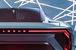 15年ぶり復活！ レクサス新「LFA」世界初公開！ ガソリンエンジン搭載…じゃない「2人乗り“和製スーパーカー”」!? 美しすぎるロングノーズもイイ「コンセプト」どんなモデル？