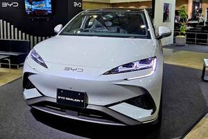 クラシックカーのイベントに最新EVを展示！BYDジャパンが掲げた「温故知新」の意図とは