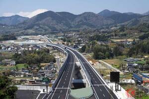 『新東名』いつ全通？ 神奈川～静岡の未開通区間『延期また延期』本当に工事進んでるの？ 『東名渋滞の救世主』なかなか完成しない理由とは