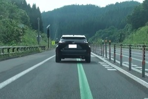 「跨いで走って下さいね」 高速道の路面に「緑の実線」関西で初登場 跨ぎ方にもコツあります！