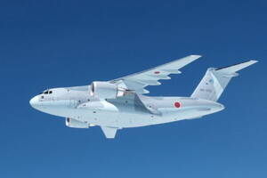 空自の巨大輸送機が「日本からメチャ遠い空港」に出現！ 直行便がない西アフリカに寄港した理由とは