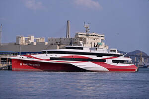 失意のうちに日本を去った「元JRの最新高速船」が“韓国”でデビュー！ “日本船だらけ”の中を本気走り!?