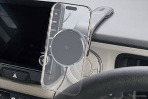 スマホホルダーは“ダッシュの上からロングアーム”が新定番!? その注目作を3品公開！［特選カーアクセサリー名鑑］