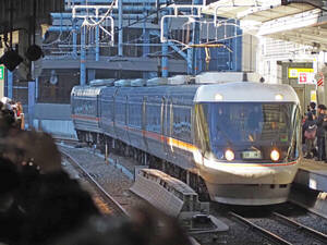 「日本最長の昼行特急」10年ぶりに特別復活！ そこ停まる!? 名古屋飛ばす!? やけに揺れる!? 抱腹絶倒の7時間超！