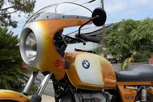 当時“アウトバーン最速”の異名を取ったBMW「R90S」最終年式モデルをオークションで発見 ビキニカウルと共に時代を駆け抜けた“伝説のモデル”とは