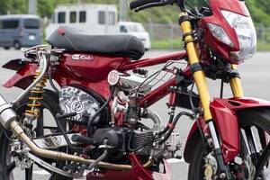 「鉄カブならではの加工・流用」の極み 「タイカブ×グロム×NS-1」パーツで完成した個性的スポーティカスタム