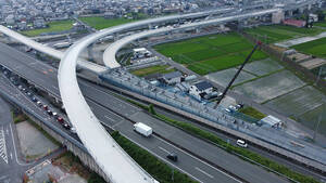 “京奈和道 大阪直結”工事は佳境へ！「橿原JCT」ランプ橋ついに架設完了 未開通部の“地上が大渋滞”緩和なるか