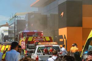 F1 Topic：マクラーレンのモーターホームで火災発生。搬送者が出るなか、代表が被害状況把握に務める
