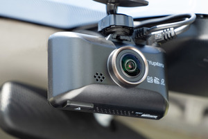 2カメラ式ドライブレコーダー「ユピテルY-230d」の実力は？　3インチ大画面が使いやすい