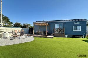 都心から1時間 愛犬と泊まれるトレーラーハウス型ホテル「Solana木更津」が新たに5棟を増設！ それぞれ異なるデザインが施された客室内とは